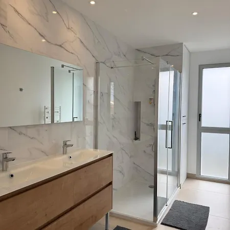 Апартаменти Avec Terrasse - Proche Et Centre *