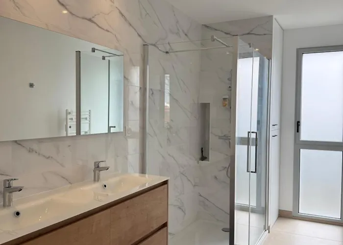 Apartment Avec Terrasse - Proche Et Centre *